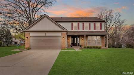 45225 Yorkshire Dr Novi, MI 48375