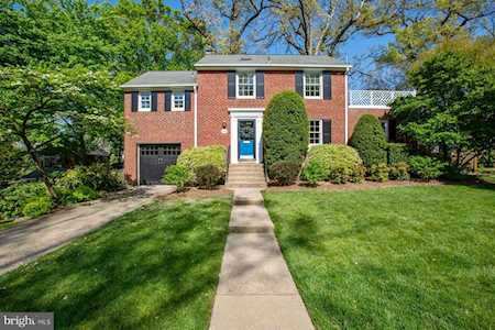 2207 Valley Circle Alexandria, VA 22302