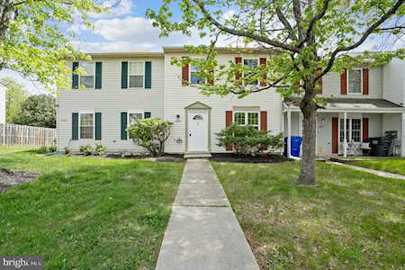 2063 Tanglewood Dr Waldorf, MD 20601