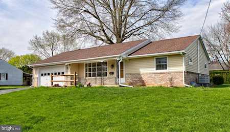 5864 Geneva Dr East Petersburg, PA 17520