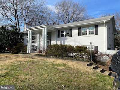 6502 Walters Woods Dr Dr Falls Church, VA 22044
