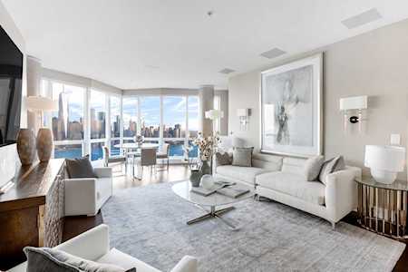 77 Hudson St #4604 Jersey City, NJ 07302