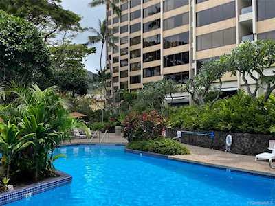 555 Hahaione Street #12E Honolulu, HI 96825