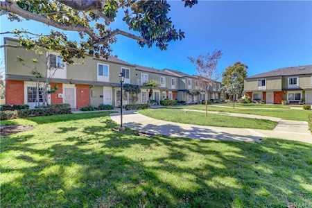 106 Yorktown Ln Costa Mesa, CA 92626