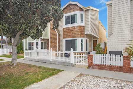 222 17th St Huntington Beach, CA 92648