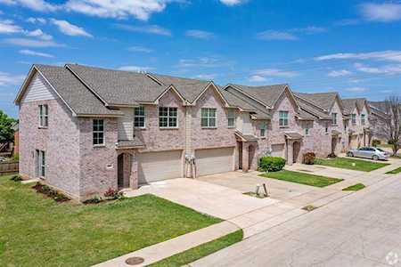 2336 Homewood Lane Grand Prairie, TX 75050