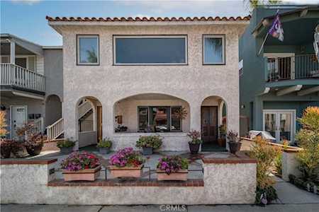 26 Pomona Ave Long Beach, CA 90803