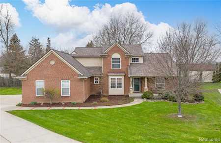 9060 Red Oak Circle Grand Blanc Twp, MI 48439