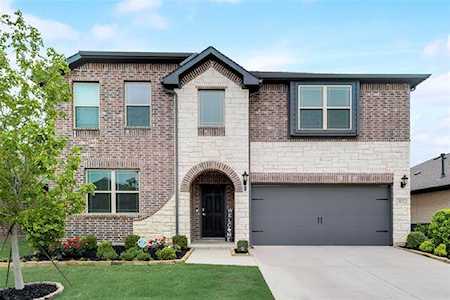 3012 Stallion Trail Way Aubrey, TX 76227