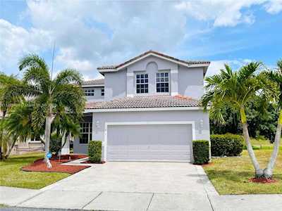 1813 NW 162nd Ave Pembroke Pines, FL 33028