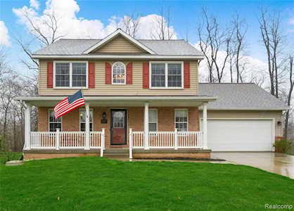 1377 Remsing St Hartland Twp, MI 48353