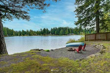 7432 337th Place SE Fall City, WA 98024