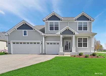 2114 Roaring Creek Dr Aurora, IL 60503
