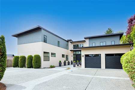 1215 100th Ave NE Bellevue, WA 98004