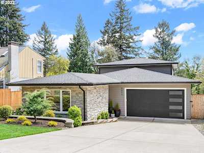 5006 Upper Dr Lake Oswego, OR 97035