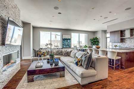2300 WOLF Street #09D Dallas, TX 75201
