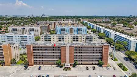 301 NE 14th Ave #703 Hallandale Beach, FL 33009