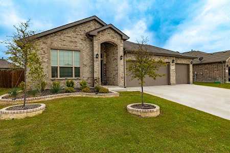 525 Lindisfarne Lane Saginaw, TX 76131