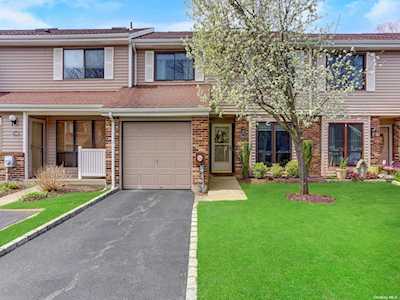 191 Pond View Lane Smithtown, NY 11787