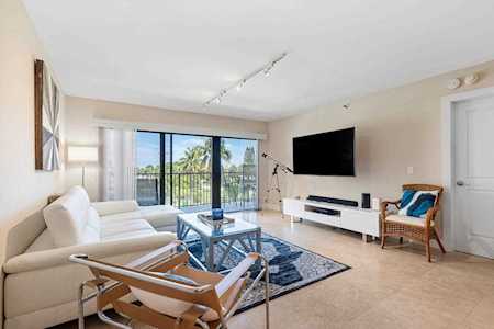 1045 Ocean Drive #303 Juno Beach, FL 33408