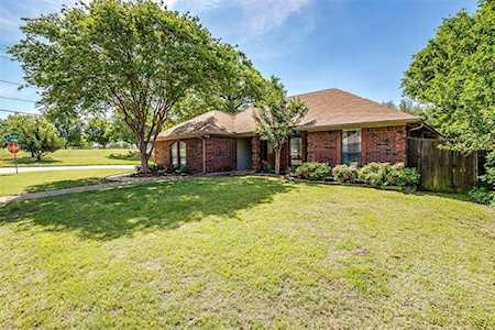 6892 Hickory Hollow Lane North Richland Hills, TX 76182