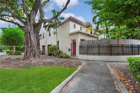 2901 Jackson Ave Miami, FL 33133