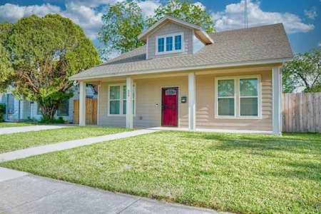 608 E Robert Street Fort Worth, TX 76104