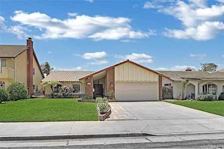 8402 Castilian Dr Huntington Beach, CA 92646