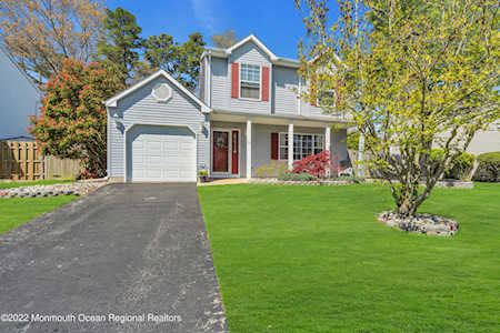 53 Tioga Dr Howell, NJ 07731