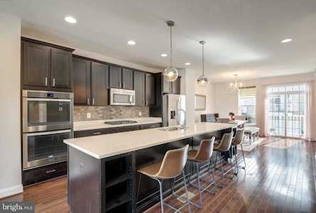 22886 Eileen Square Sterling, VA 20166