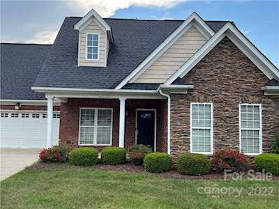 1056 Villas Dr Stanley, NC 28164