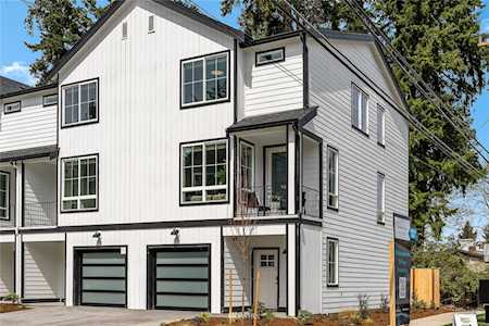 18527 1st Ave NE #D Shoreline, WA 98155