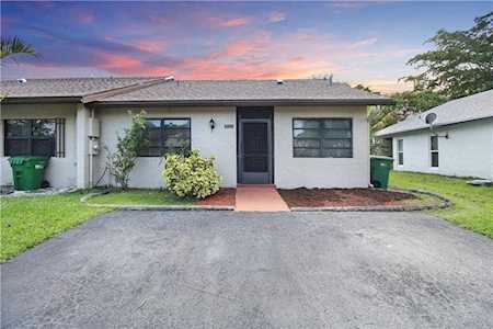 8009 NW 100th Dr Tamarac, FL 33321