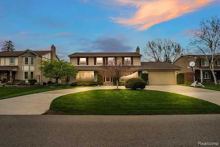 38332 Santa Barbara St Clinton Twp, MI 48036
