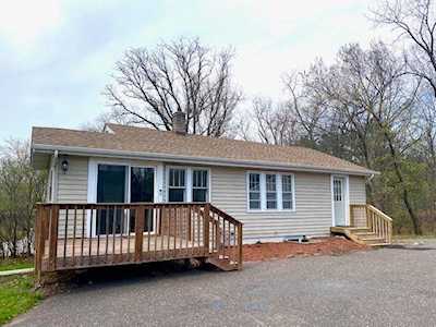 1140 E Shore Avenue Mahtomedi, MN 55115