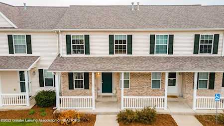 1911 Redbud Ln Lansing, MI 48917