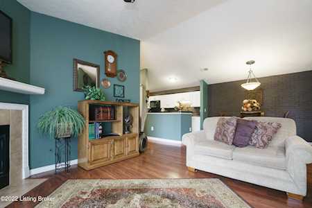 3907 Yardley Ct #207 Louisville, KY 40299
