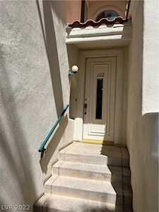 7640 Rolling View Dr #202 Las Vegas, NV 89149