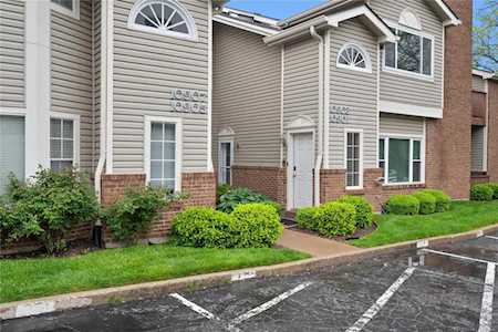 10901 Vauxhall Dr St Louis, MO 63146