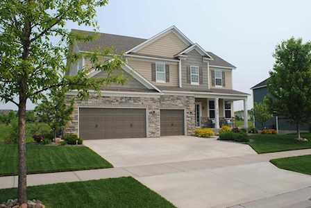 1610 Bluewater Lane Woodbury, MN 55129