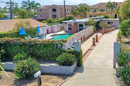 367 Beech Avenue Carlsbad, CA 92008