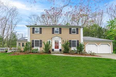 11 Trinity Ct Wellesley, MA 02481