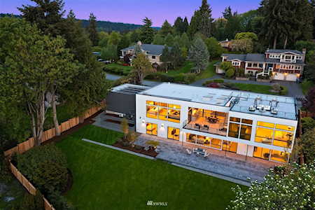 9822 NE 33rd St Bellevue, WA 98004