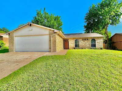 6604 Blackberry Drive Arlington, TX 76016