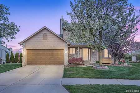 46896 Creeks Bnd Canton Twp, MI 48188