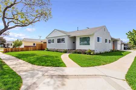 2702 Warwood Rd Lakewood, CA 90712