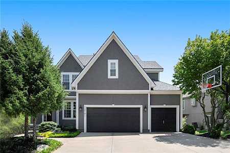 12191 S Sunray Dr Olathe, KS 66061