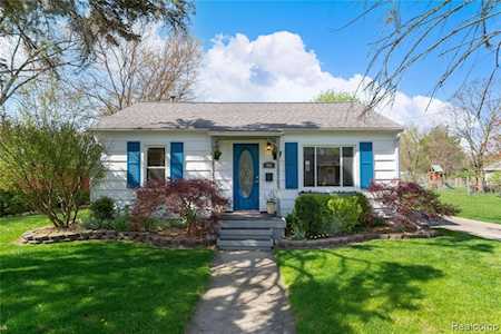 502 W Caroline St Fenton, MI 48430