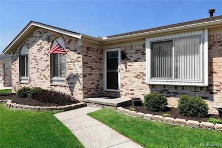 28779 Cromwell Chesterfield Twp, MI 48047