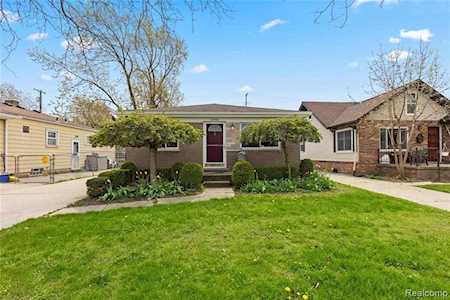 22800 Lake Dr St. Clair Shores, MI 48082